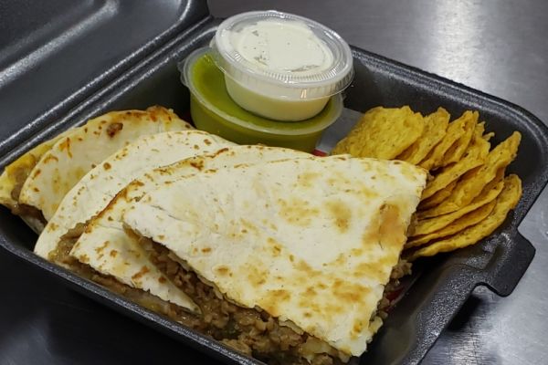 quesadilla-carneB6ECC55F-AFFE-2180-AD37-4245D0ECD9DB.jpg